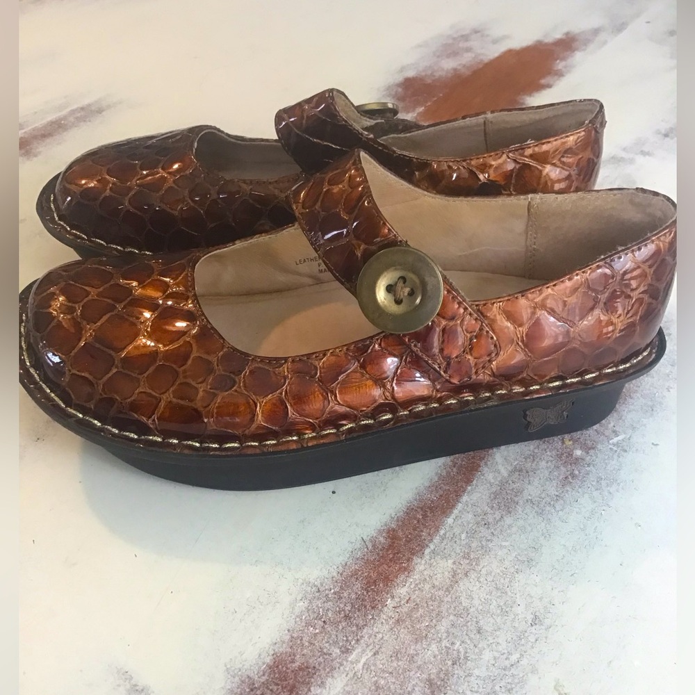 Alegria Pal 802  Brown Clog Shoes Womens Size 37 Croc Print US 7/7.5